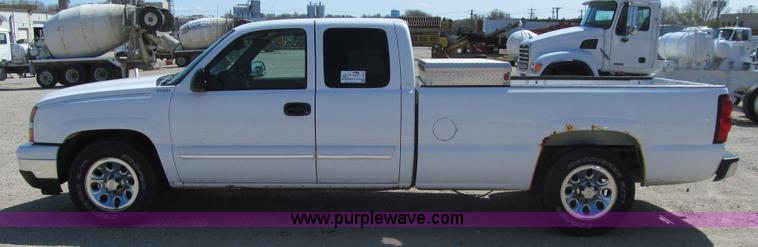 image for item K5621 2006 Chevrolet Silverado 1500 LT Ext. Cab pickup truck