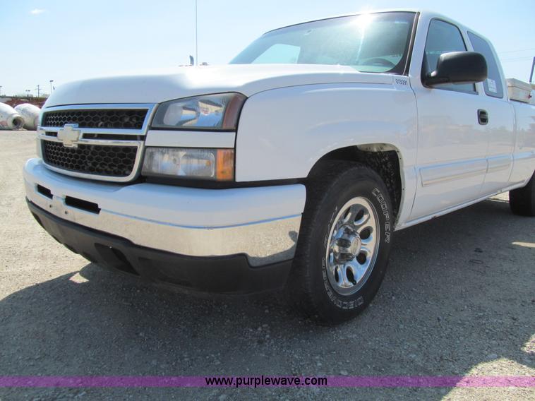image for item K5621 2006 Chevrolet Silverado 1500 LT Ext. Cab pickup truck