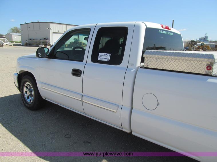 image for item K5621 2006 Chevrolet Silverado 1500 LT Ext. Cab pickup truck