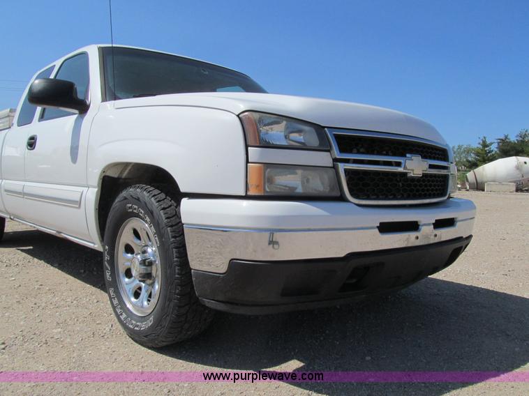 image for item K5621 2006 Chevrolet Silverado 1500 LT Ext. Cab pickup truck