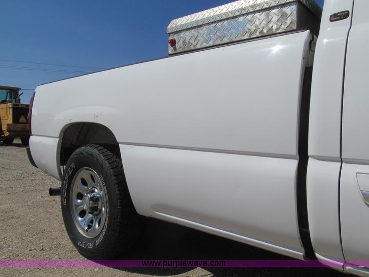 image for item K5621 2006 Chevrolet Silverado 1500 LT Ext. Cab pickup truck