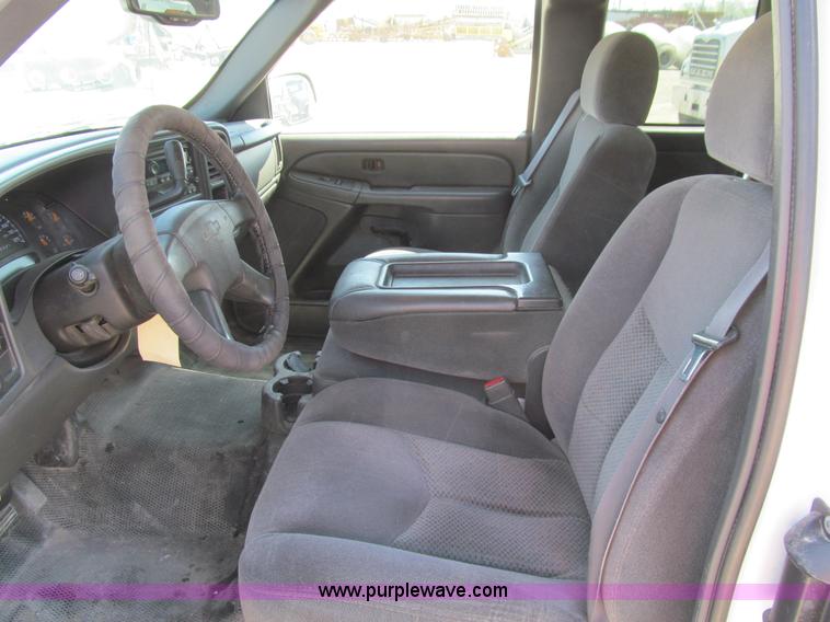 image for item K5621 2006 Chevrolet Silverado 1500 LT Ext. Cab pickup truck