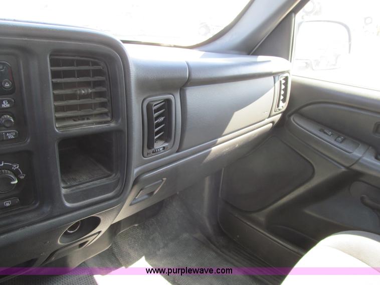 image for item K5621 2006 Chevrolet Silverado 1500 LT Ext. Cab pickup truck