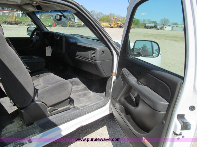 image for item K5621 2006 Chevrolet Silverado 1500 LT Ext. Cab pickup truck