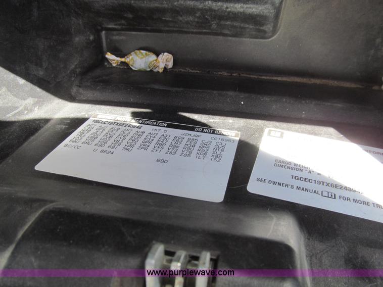 image for item K5621 2006 Chevrolet Silverado 1500 LT Ext. Cab pickup truck