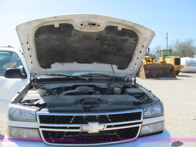 image for item K5621 2006 Chevrolet Silverado 1500 LT Ext. Cab pickup truck