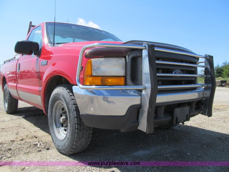 image for item K5622 1999 Ford F250 Super Duty XL pickup truck