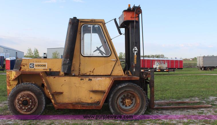 image for item K6812 Caterpillar V200B forklift