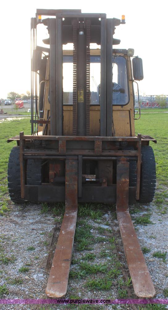 image for item K6812 Caterpillar V200B forklift
