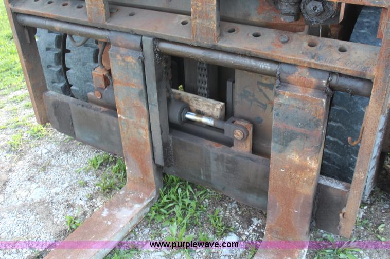 image for item K6812 Caterpillar V200B forklift