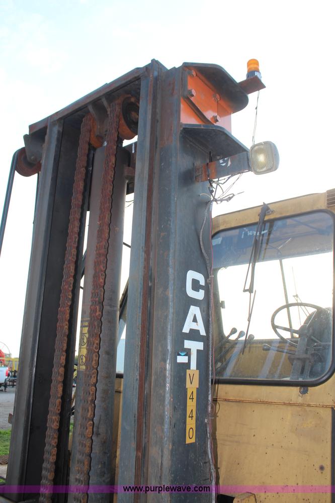 image for item K6812 Caterpillar V200B forklift