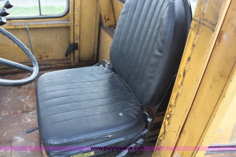 image for item K6812 Caterpillar V200B forklift