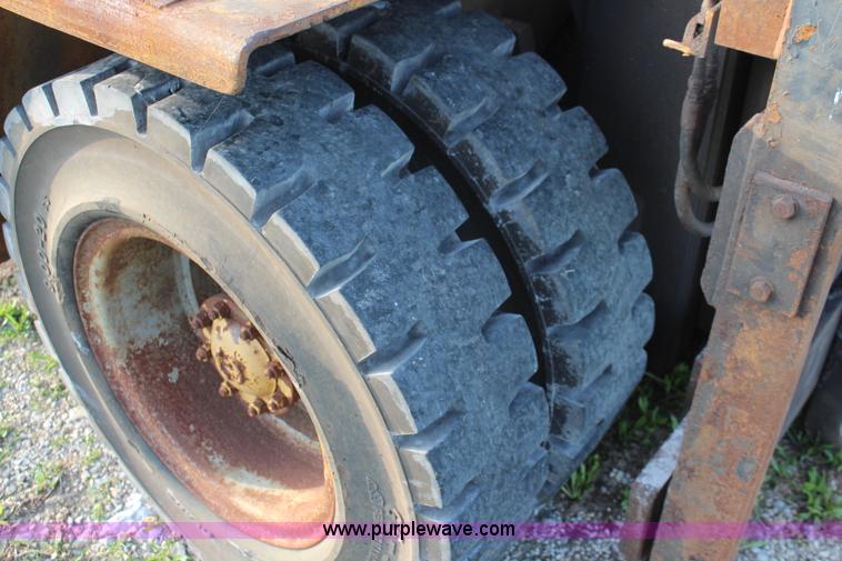 image for item K6812 Caterpillar V200B forklift