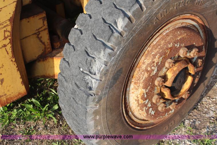 image for item K6812 Caterpillar V200B forklift