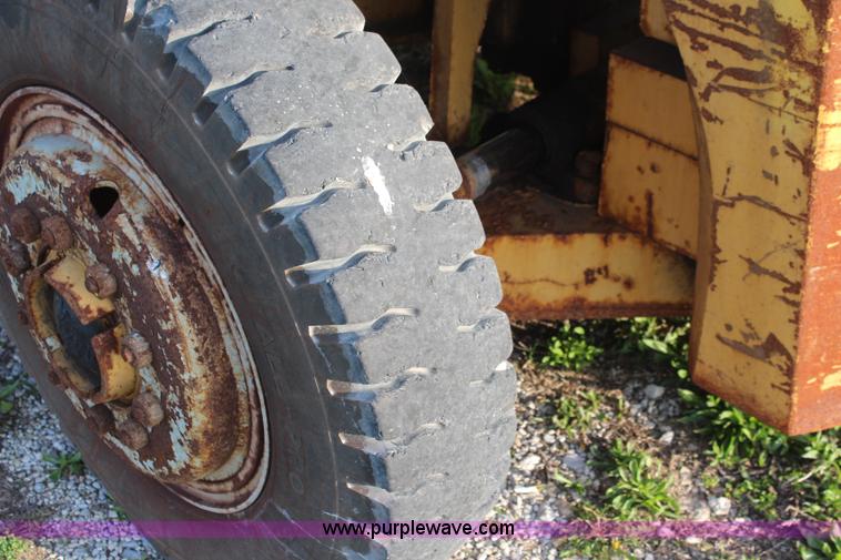 image for item K6812 Caterpillar V200B forklift