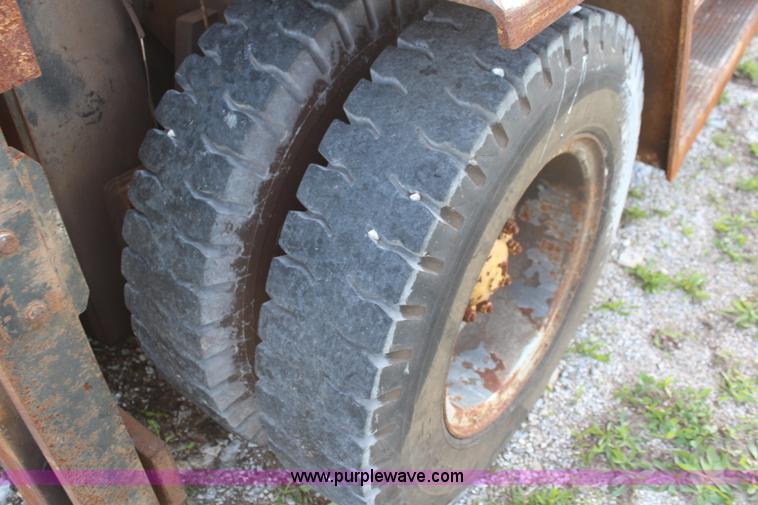 image for item K6812 Caterpillar V200B forklift