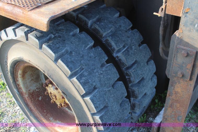 image for item K6812 Caterpillar V200B forklift