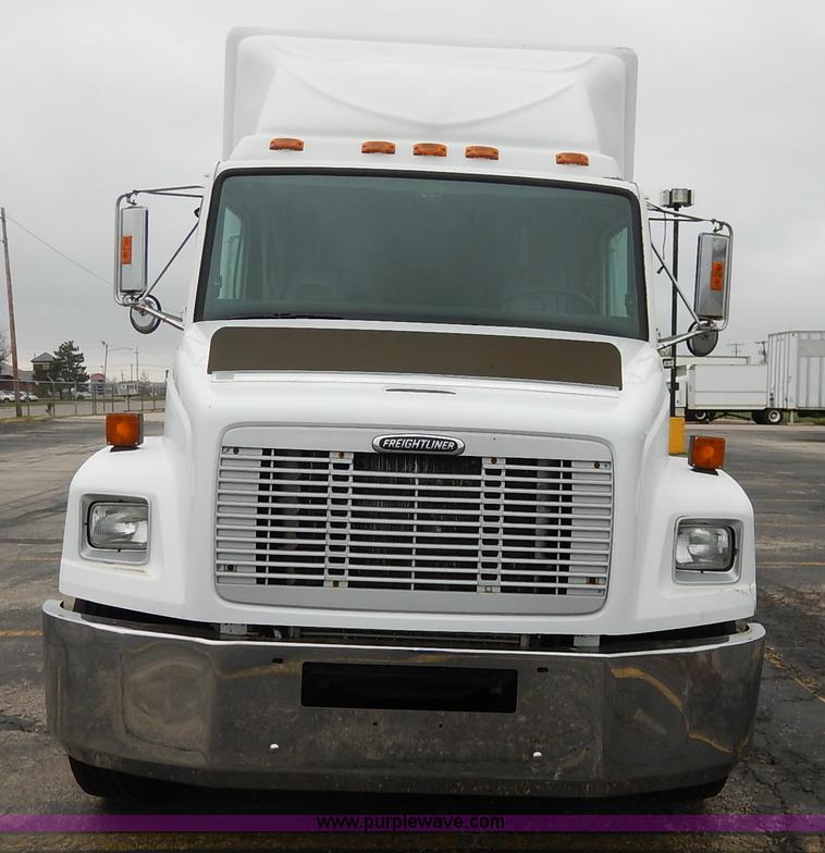 image for item K7392 2000 Freightliner FL70 semi truck