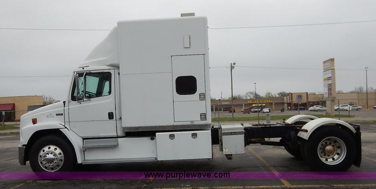 image for item K7392 2000 Freightliner FL70 semi truck