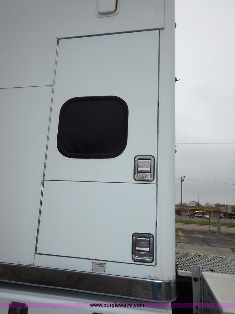 image for item K7392 2000 Freightliner FL70 semi truck