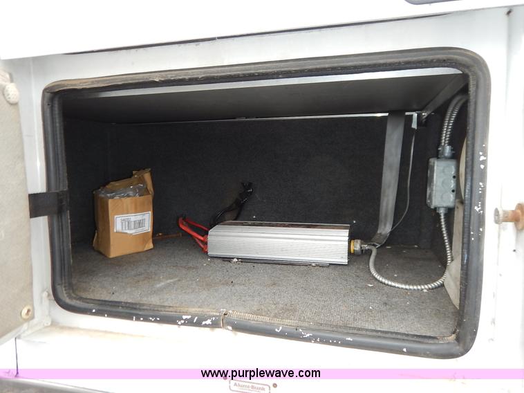 image for item K7392 2000 Freightliner FL70 semi truck