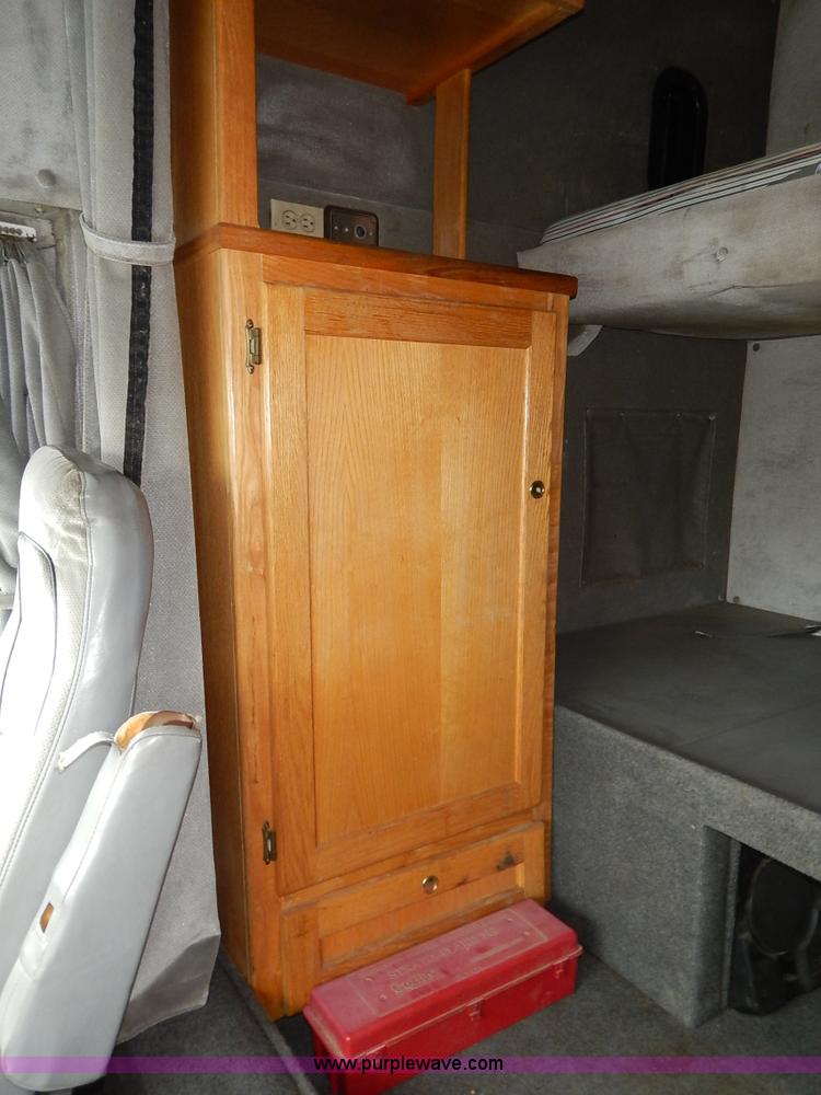 image for item K7392 2000 Freightliner FL70 semi truck