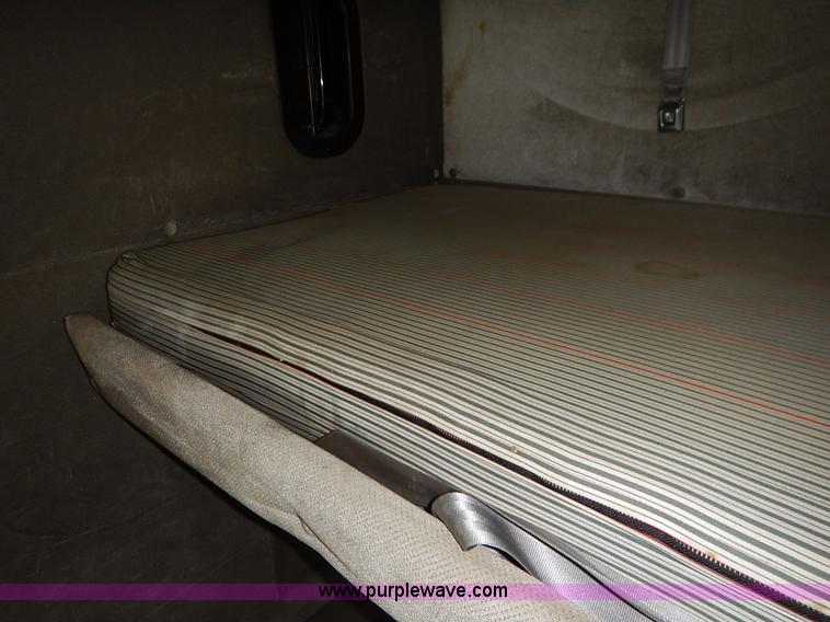 image for item K7392 2000 Freightliner FL70 semi truck