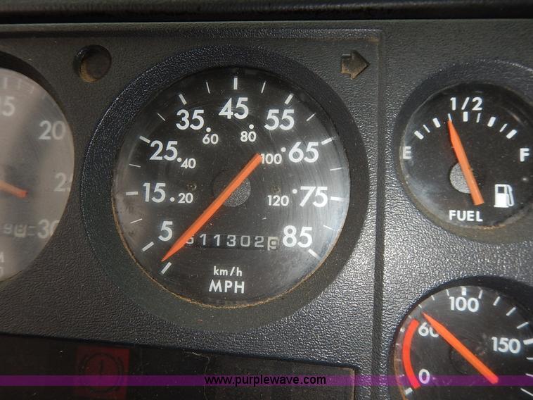 image for item K7392 2000 Freightliner FL70 semi truck