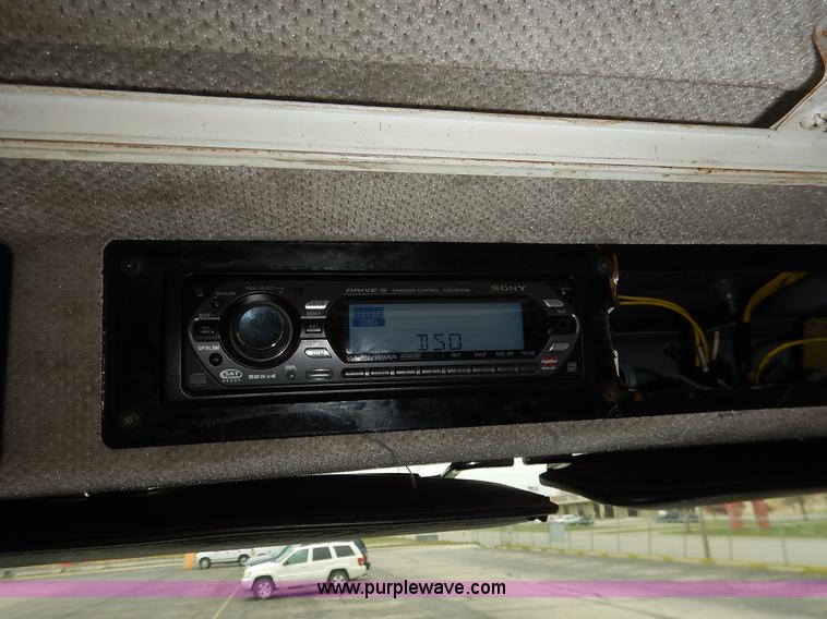 image for item K7392 2000 Freightliner FL70 semi truck