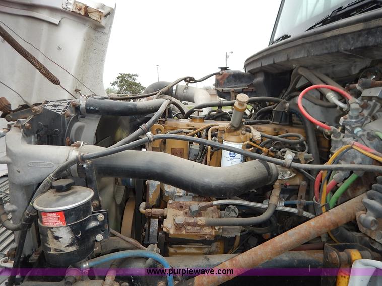 image for item K7392 2000 Freightliner FL70 semi truck