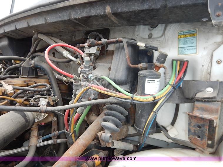 image for item K7392 2000 Freightliner FL70 semi truck