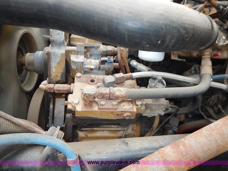 image for item K7392 2000 Freightliner FL70 semi truck