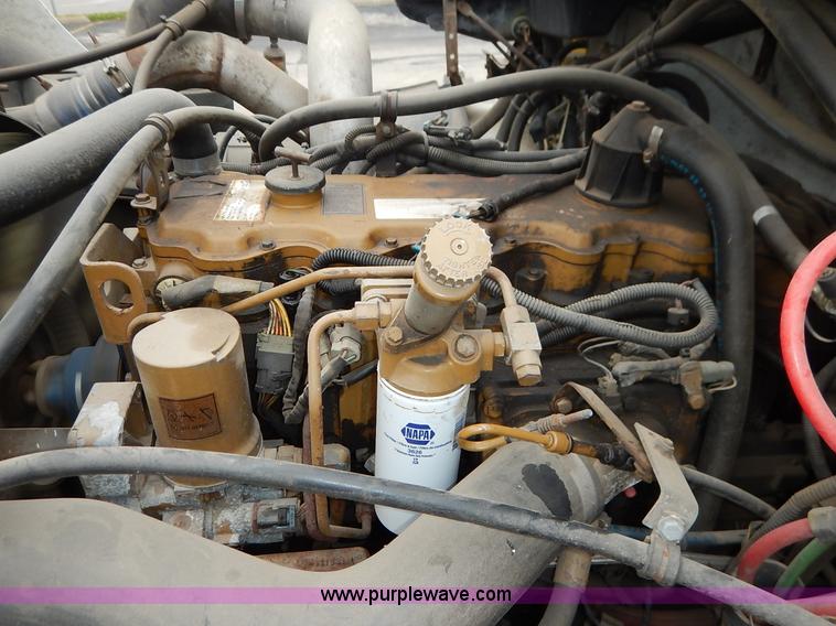 image for item K7392 2000 Freightliner FL70 semi truck