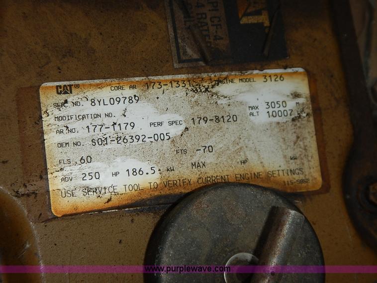 image for item K7392 2000 Freightliner FL70 semi truck