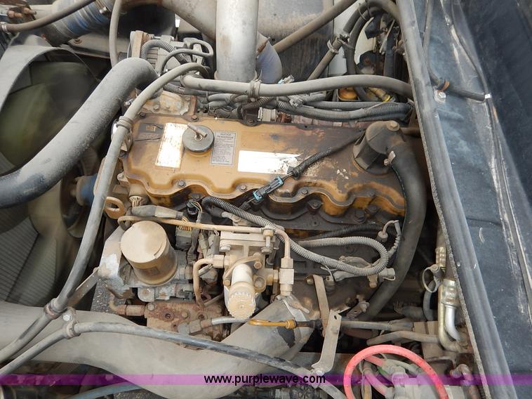 image for item K7392 2000 Freightliner FL70 semi truck