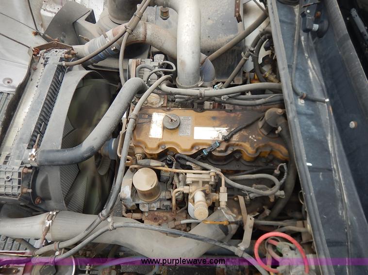 image for item K7392 2000 Freightliner FL70 semi truck