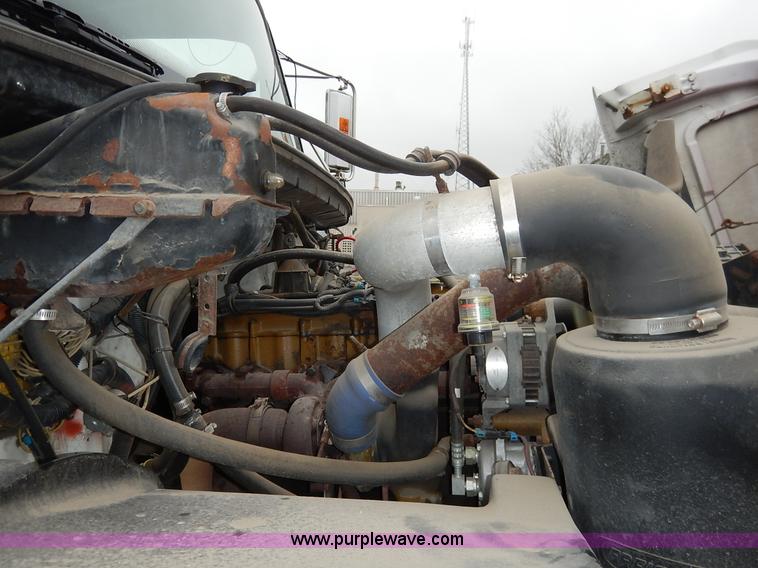 image for item K7392 2000 Freightliner FL70 semi truck