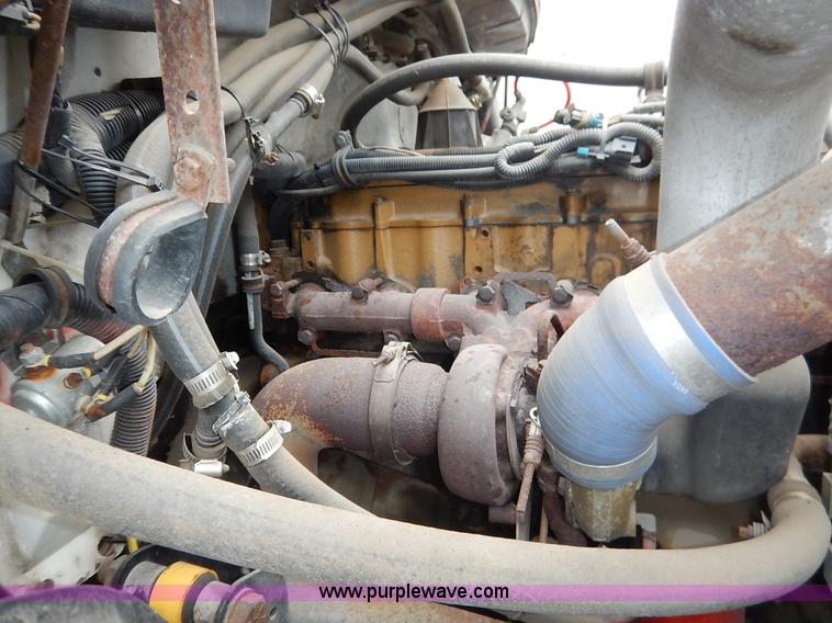 image for item K7392 2000 Freightliner FL70 semi truck