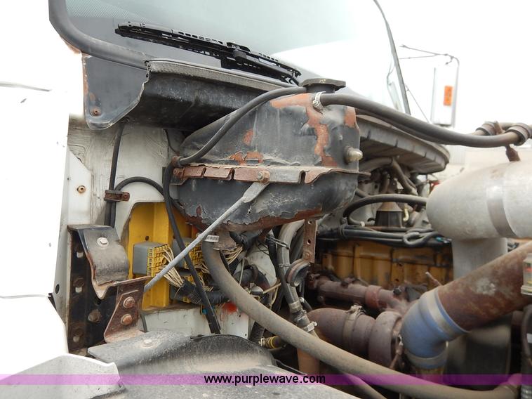 image for item K7392 2000 Freightliner FL70 semi truck