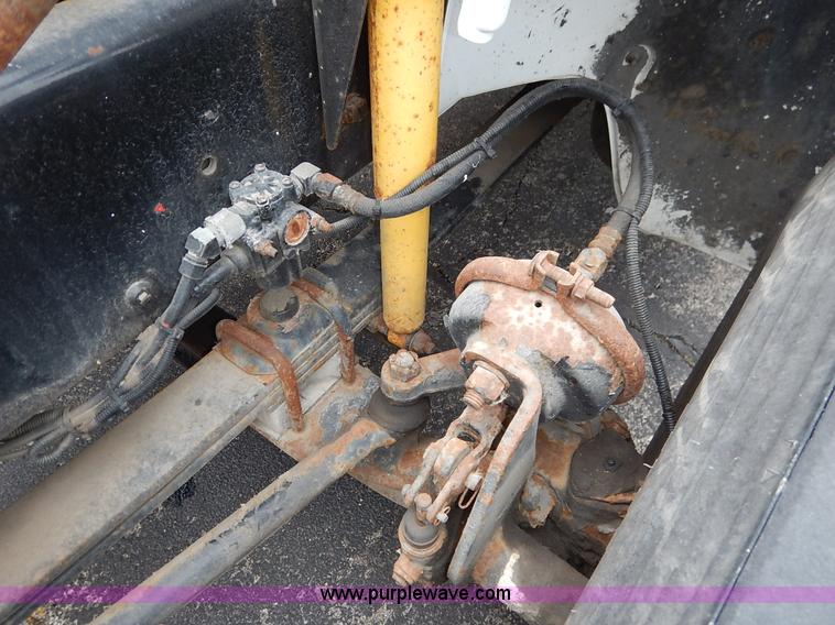 image for item K7392 2000 Freightliner FL70 semi truck