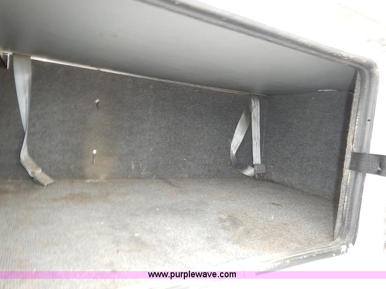 image for item K7392 2000 Freightliner FL70 semi truck