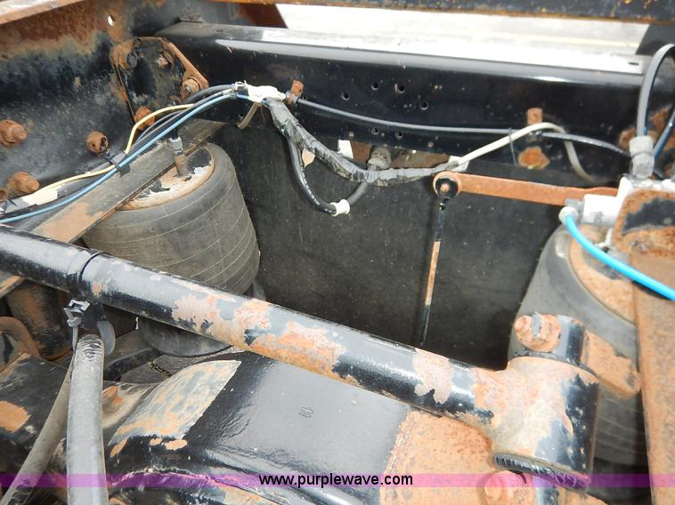 image for item K7392 2000 Freightliner FL70 semi truck