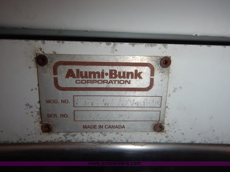 image for item K7392 2000 Freightliner FL70 semi truck