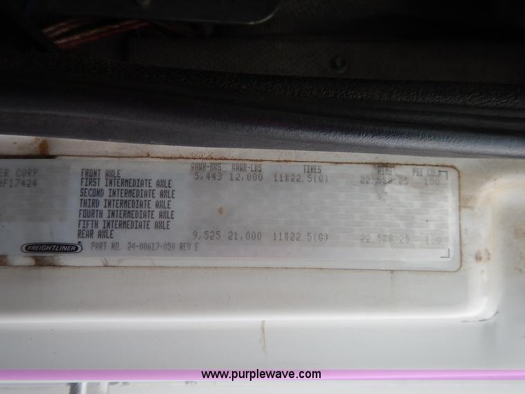 image for item K7392 2000 Freightliner FL70 semi truck