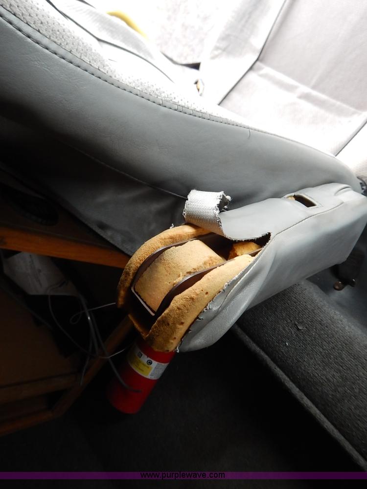 image for item K7392 2000 Freightliner FL70 semi truck