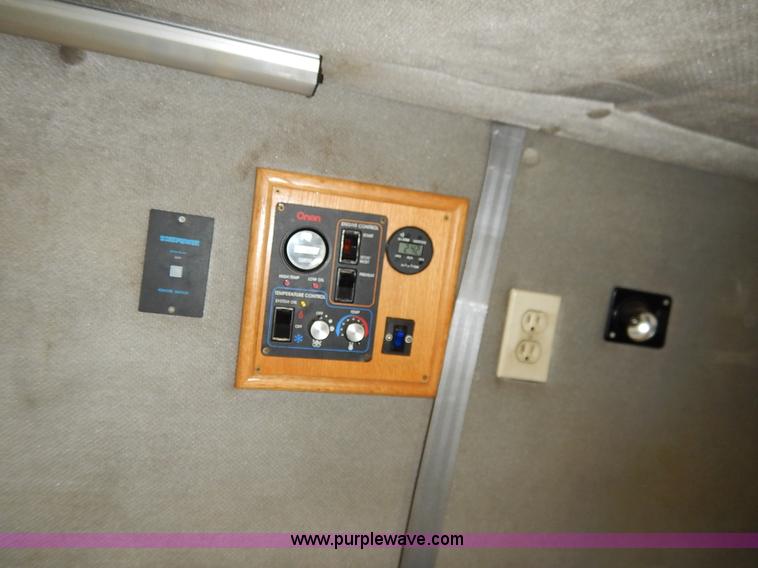 image for item K7392 2000 Freightliner FL70 semi truck