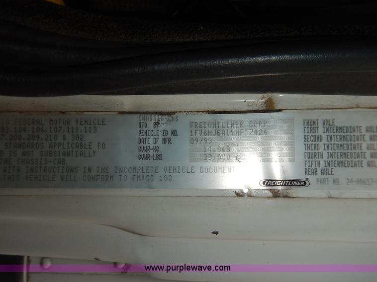 image for item K7392 2000 Freightliner FL70 semi truck