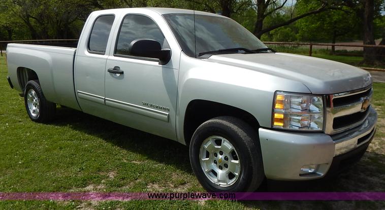 image for item K7422 2011 Chevrolet Silverado 1500 LT Ext. Cab pickup truck