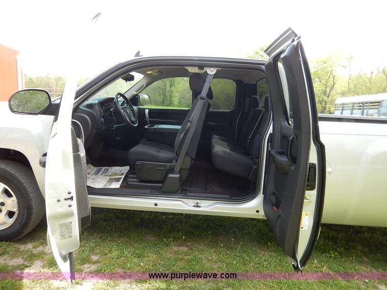 image for item K7422 2011 Chevrolet Silverado 1500 LT Ext. Cab pickup truck