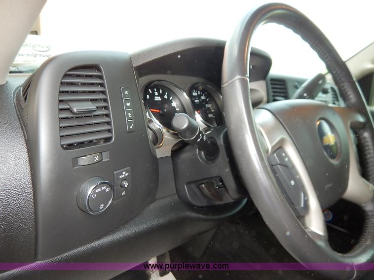 image for item K7422 2011 Chevrolet Silverado 1500 LT Ext. Cab pickup truck